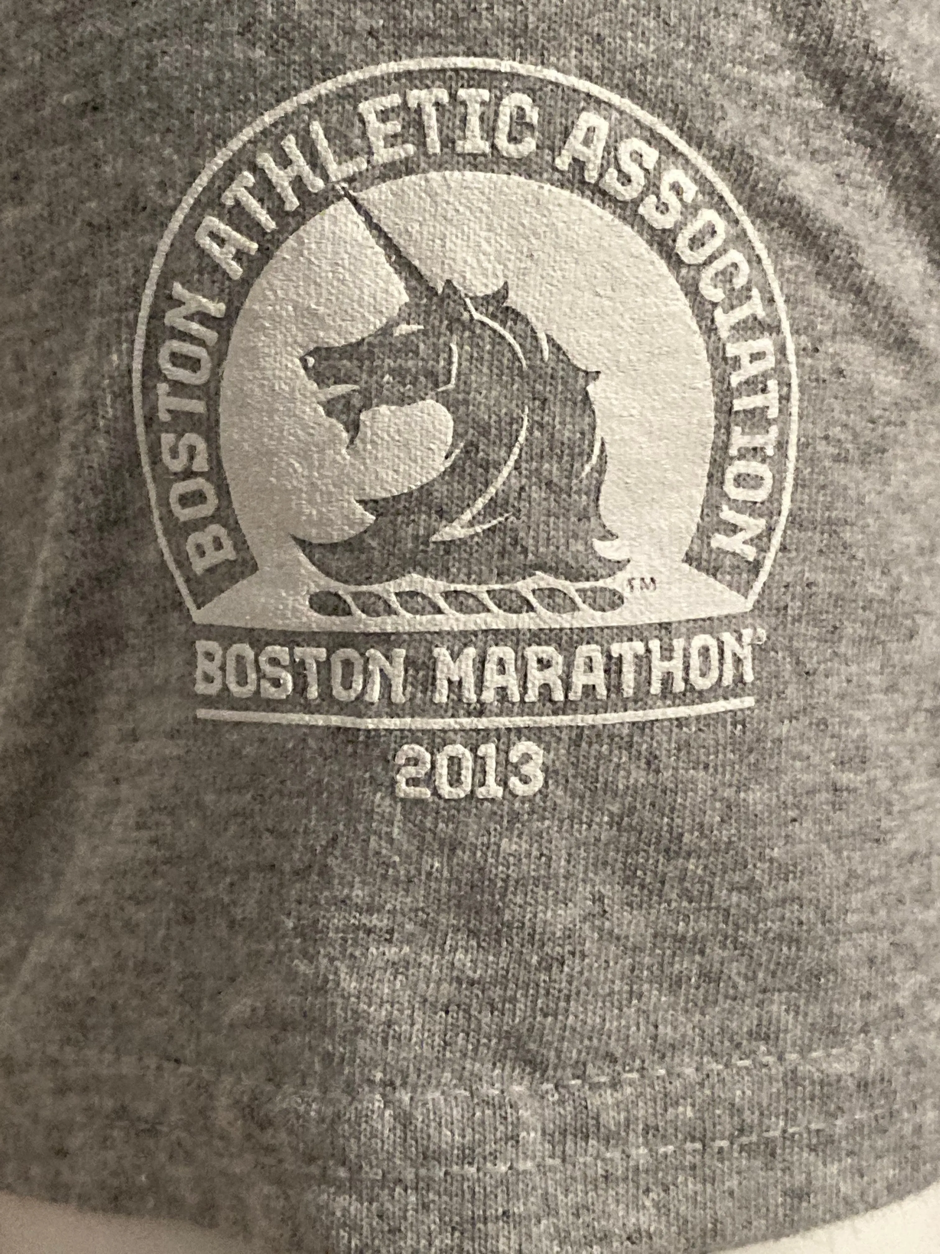 ADIDAS "BAA CLUB 117" 2013 BOSTON ATHLETIC ASSOICATION MARATHON Graphic Print Adult S Small SM Gray T-Shirt Tee Shirt