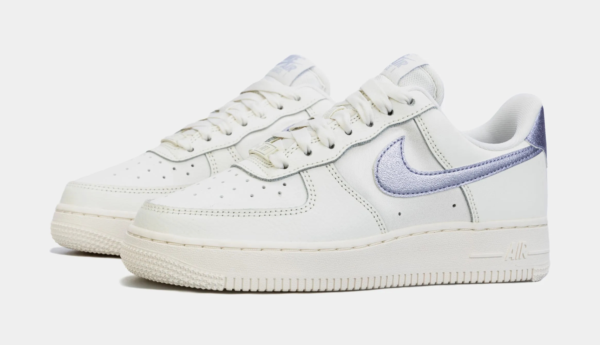 Air Force 1 '07 Essentials Womens Lifestyle Shoes (White/Purple)