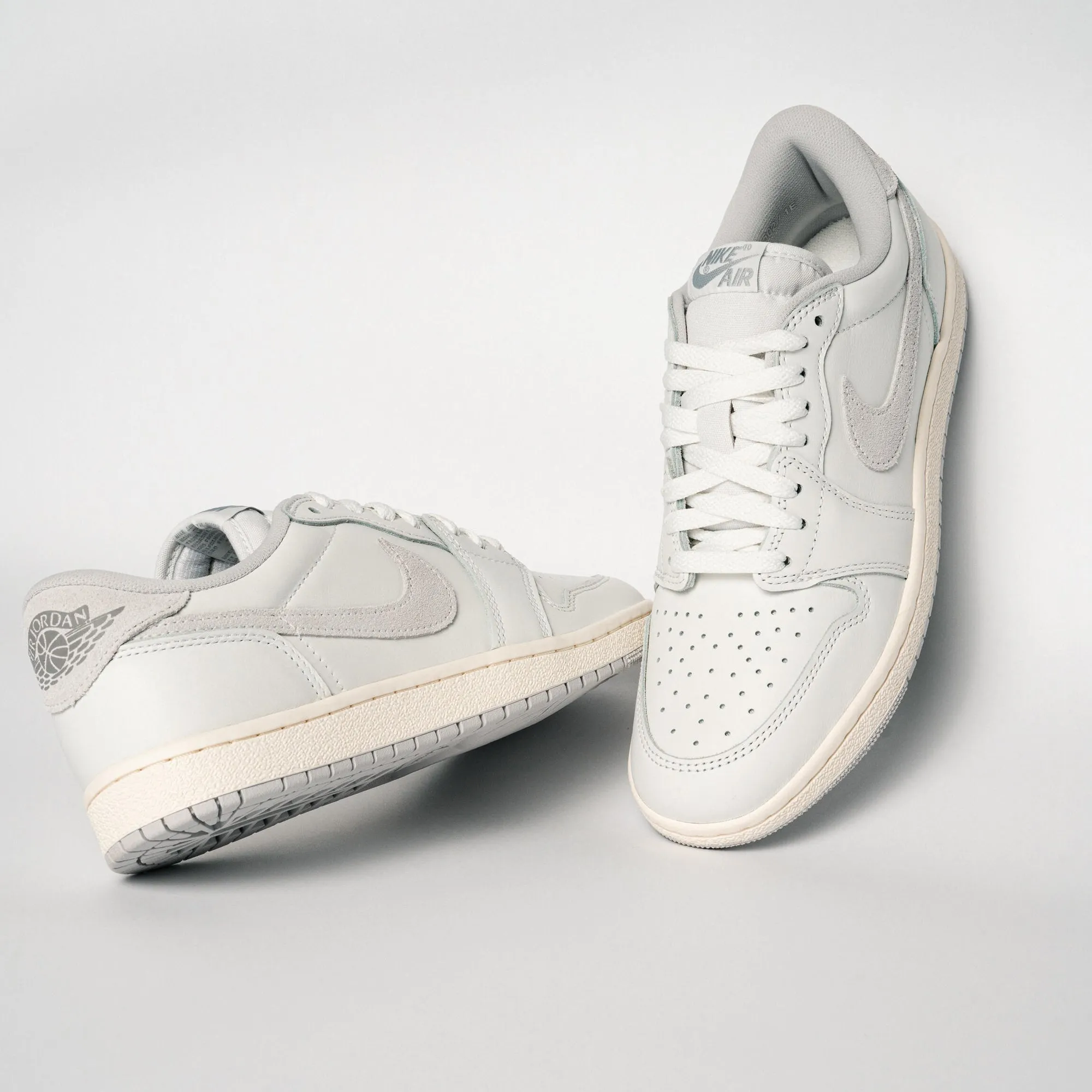 Jordan | AIR JORDAN 1 LOW  85 { SUMMIT WHITE/LT SMOKE GREY-NEUTRAL GREY