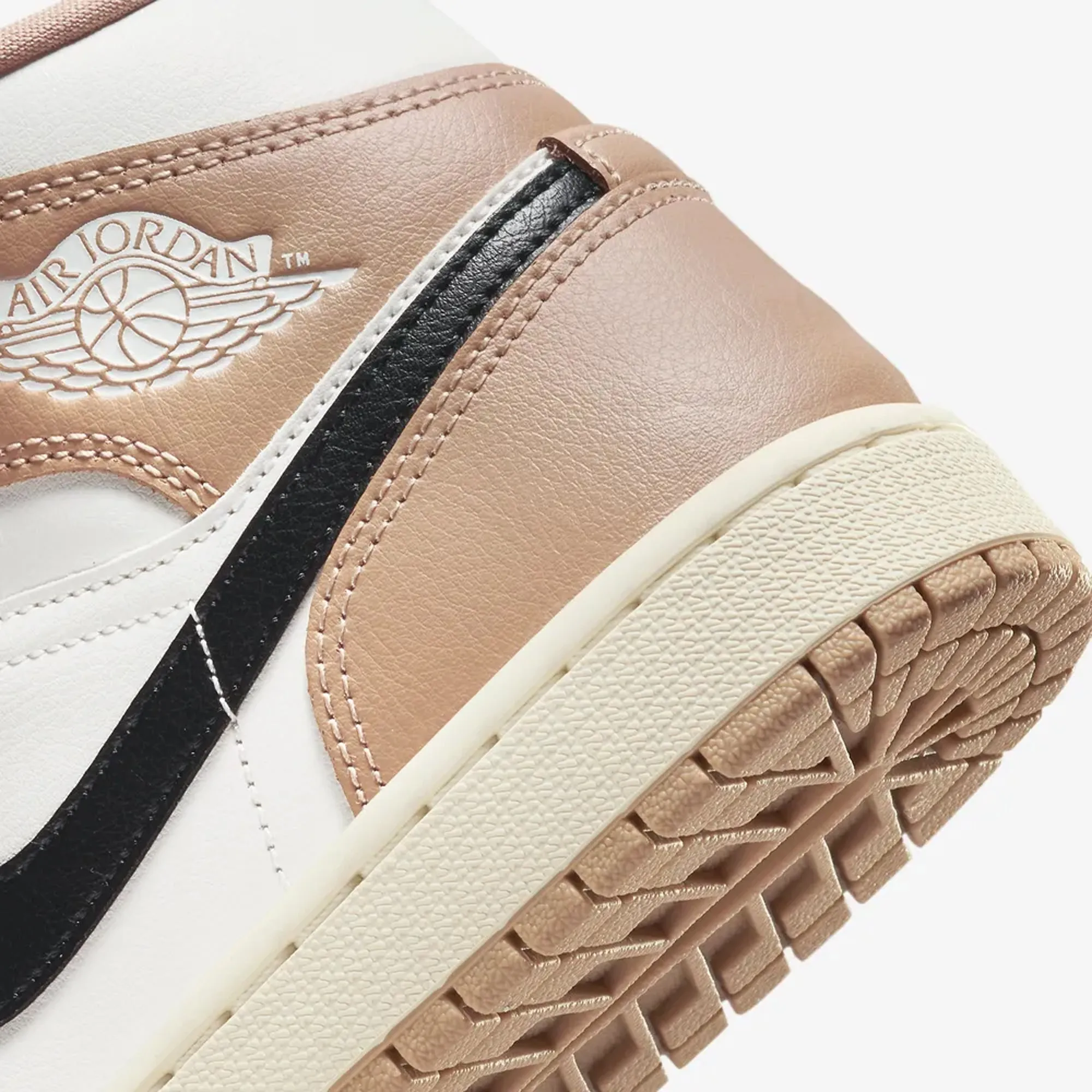 Jordan | WMN'S AIR JORDAN 1  { SAIL/BLACK-DESERT