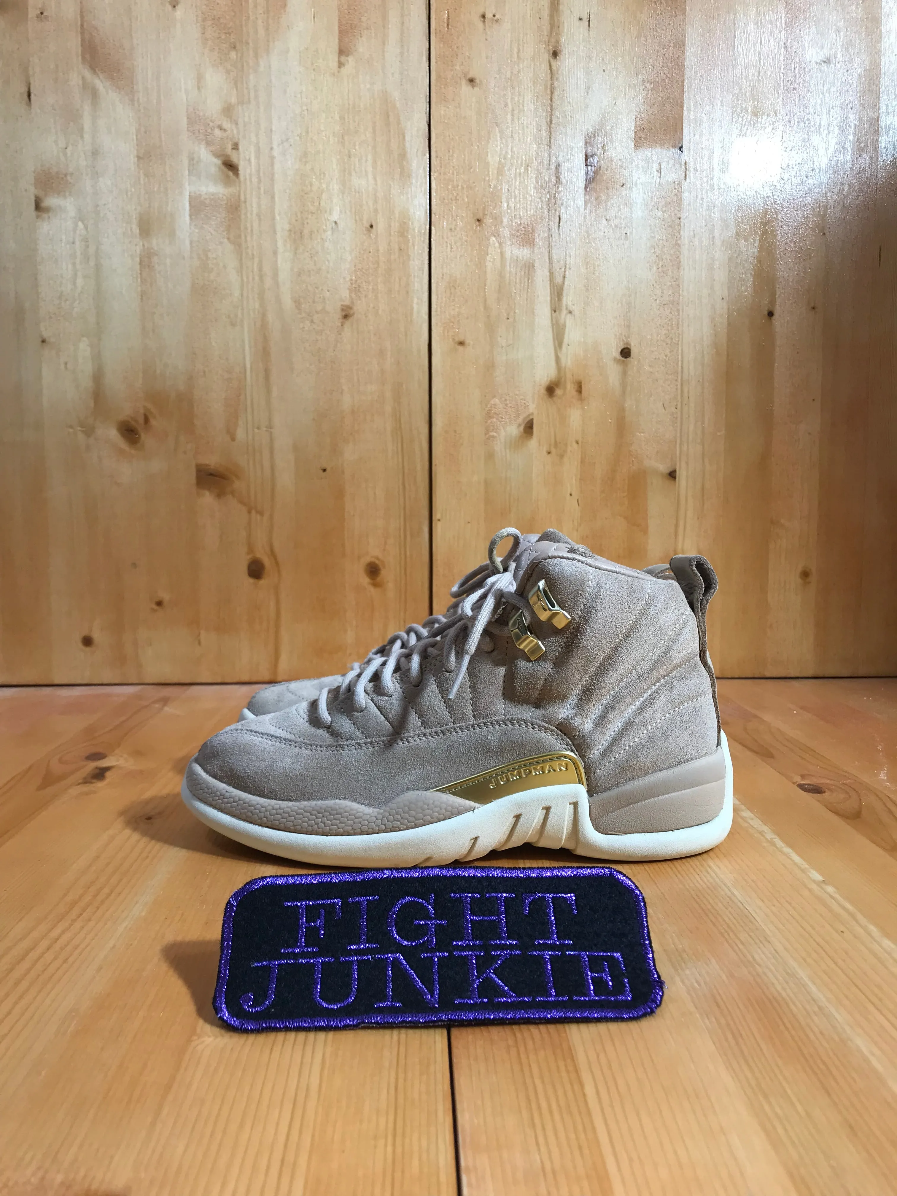 NIKE VACHETTA RETRO JUMPMAN Women's Size 5 Suede High Top Shoes Sneakers Tan Gold A06068-203