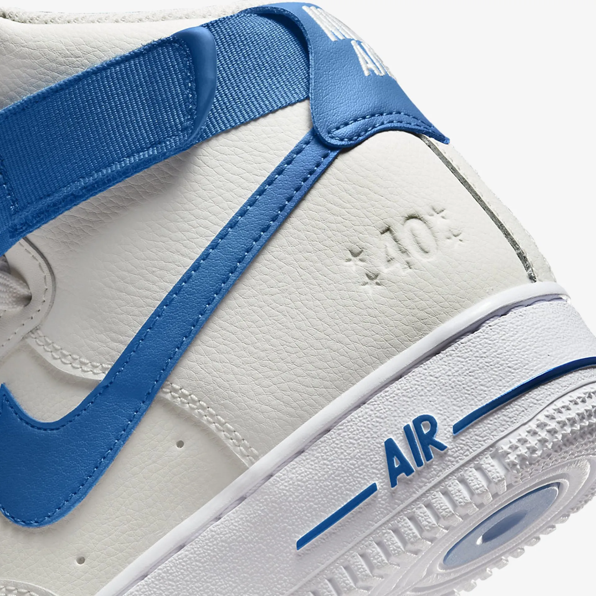 Nike | WMN'S AIR FORCE 1 HIGH SE  { BLUE JAY/WHITE