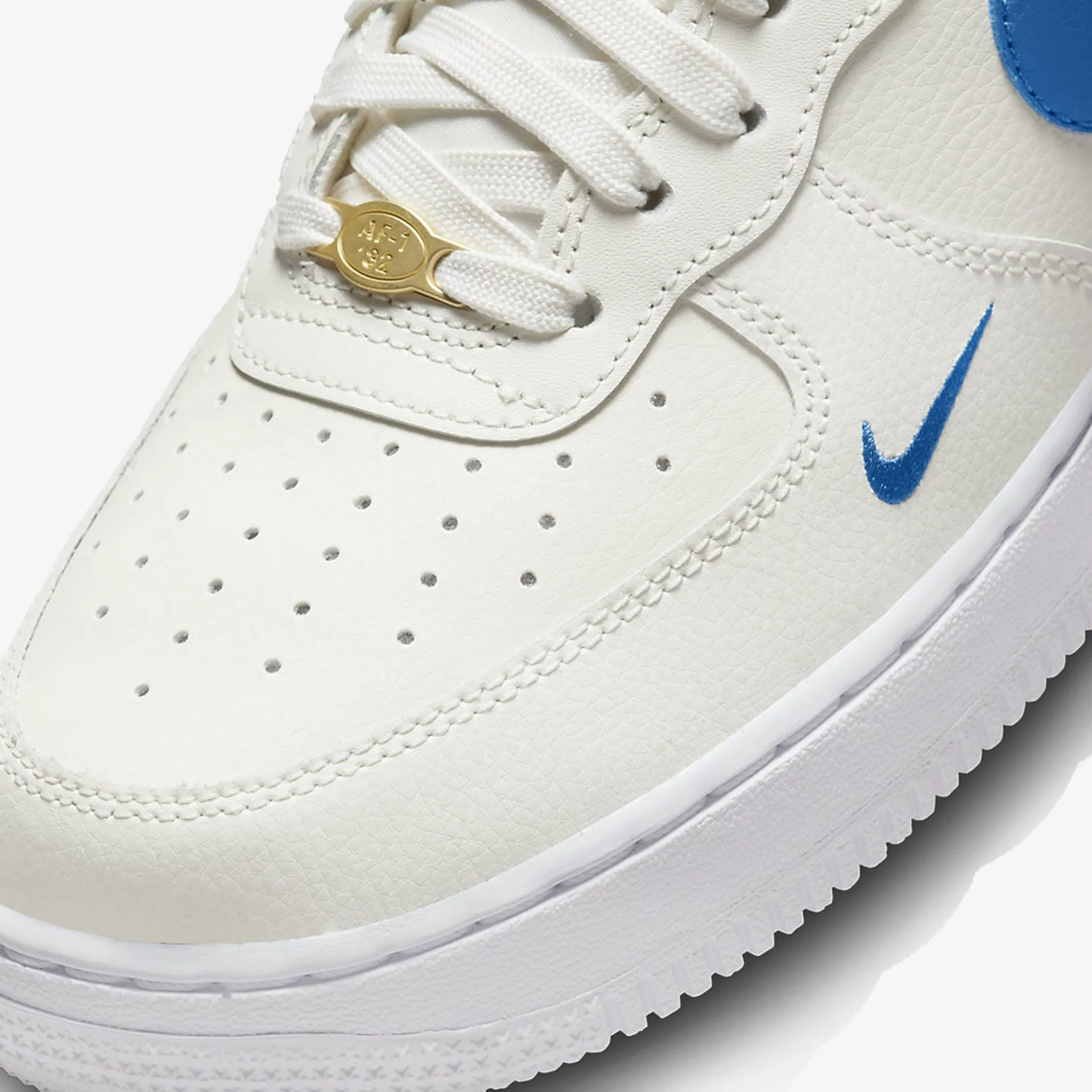 Nike | WMN'S AIR FORCE 1 HIGH SE  { BLUE JAY/WHITE