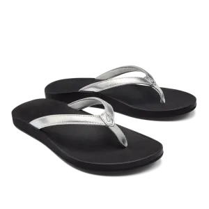 OluKai Women's Puawe Silver/Black